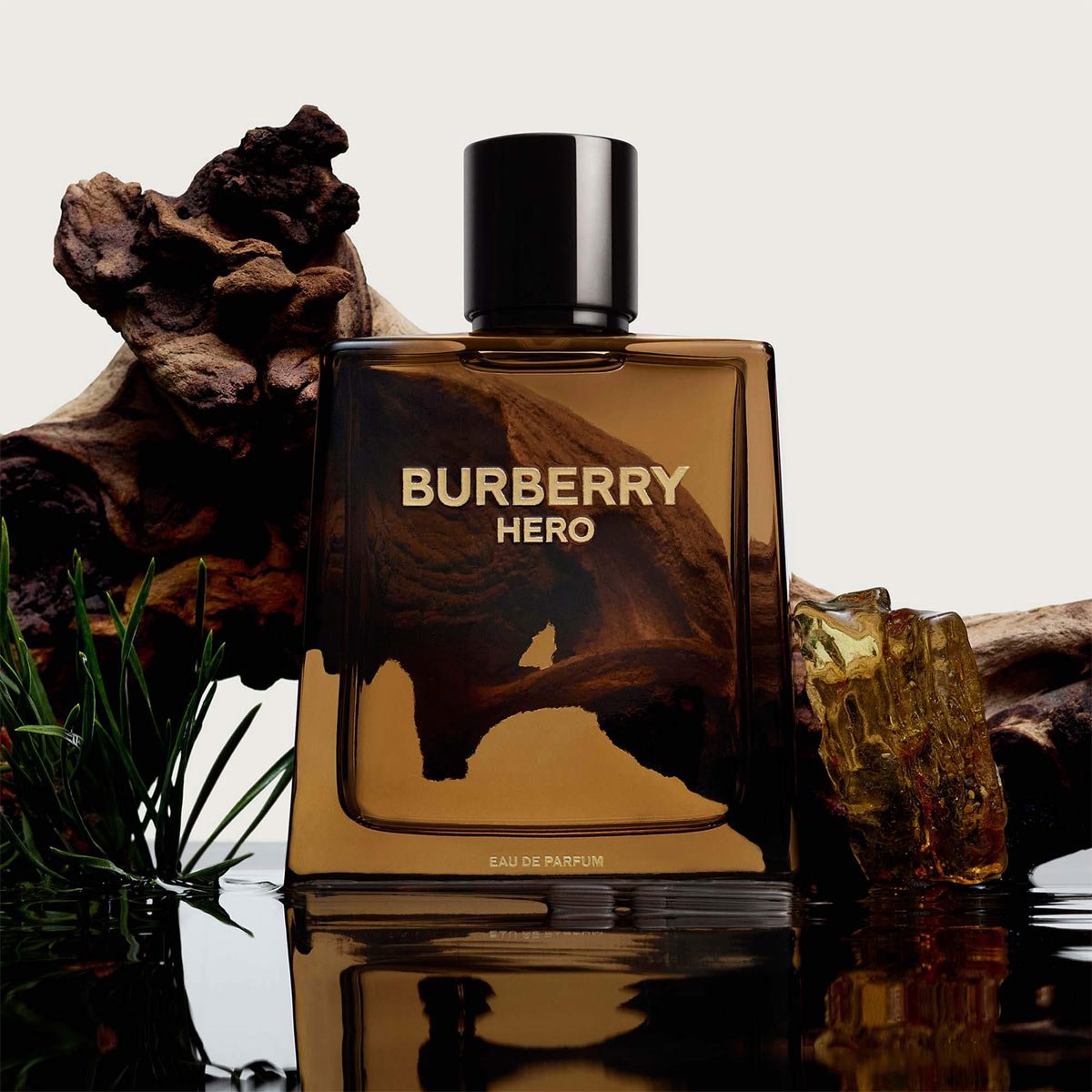 BURBERRY HERO: La fragancia que encarna la valentía moderna - BURBERRY HERO