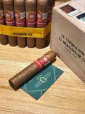 H.Upmann Magnum 54-25s (Giá: Liên hệ)