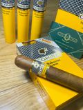 Cohiba Robustos tubos -15s(Giá: Liên Hệ)