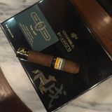 Cohiba Maduro5 Mágicos Año Del Perro (Giá: Liên hệ)