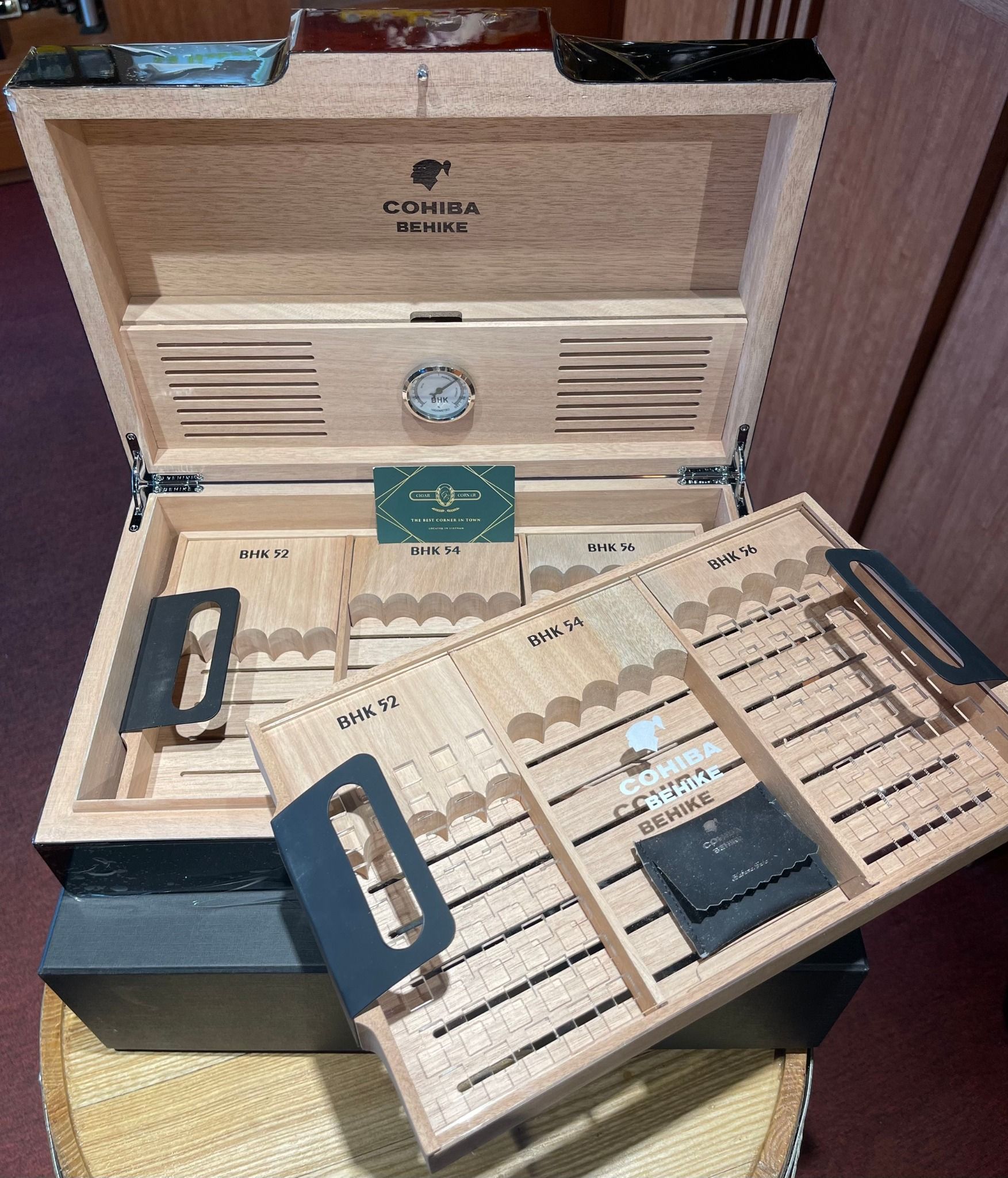 HUMIDOR COHIBA BEHIKEHumidor 30BHK( Giá Liên hệ) Cigar Corner