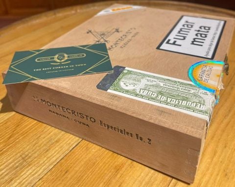 Montecristo Especiales No.2-25s ( Giá: Liên hệ)