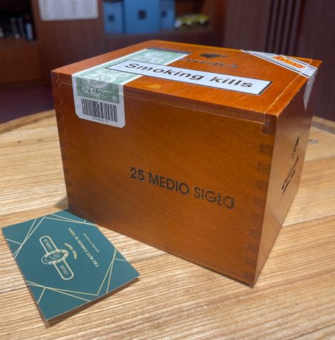 Cohiba Medio Siglo-25s (Giá: Liên hệ)