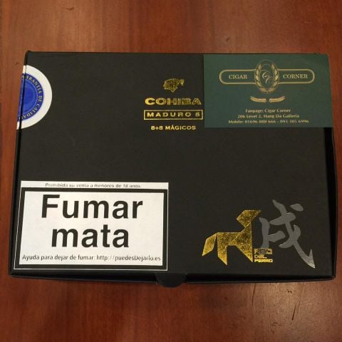 Cohiba Maduro5 Mágicos Año Del Perro (Giá: Liên hệ)