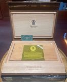 Trinidad Robusto Extras Travel Humidor ( Giá: Liên hê)