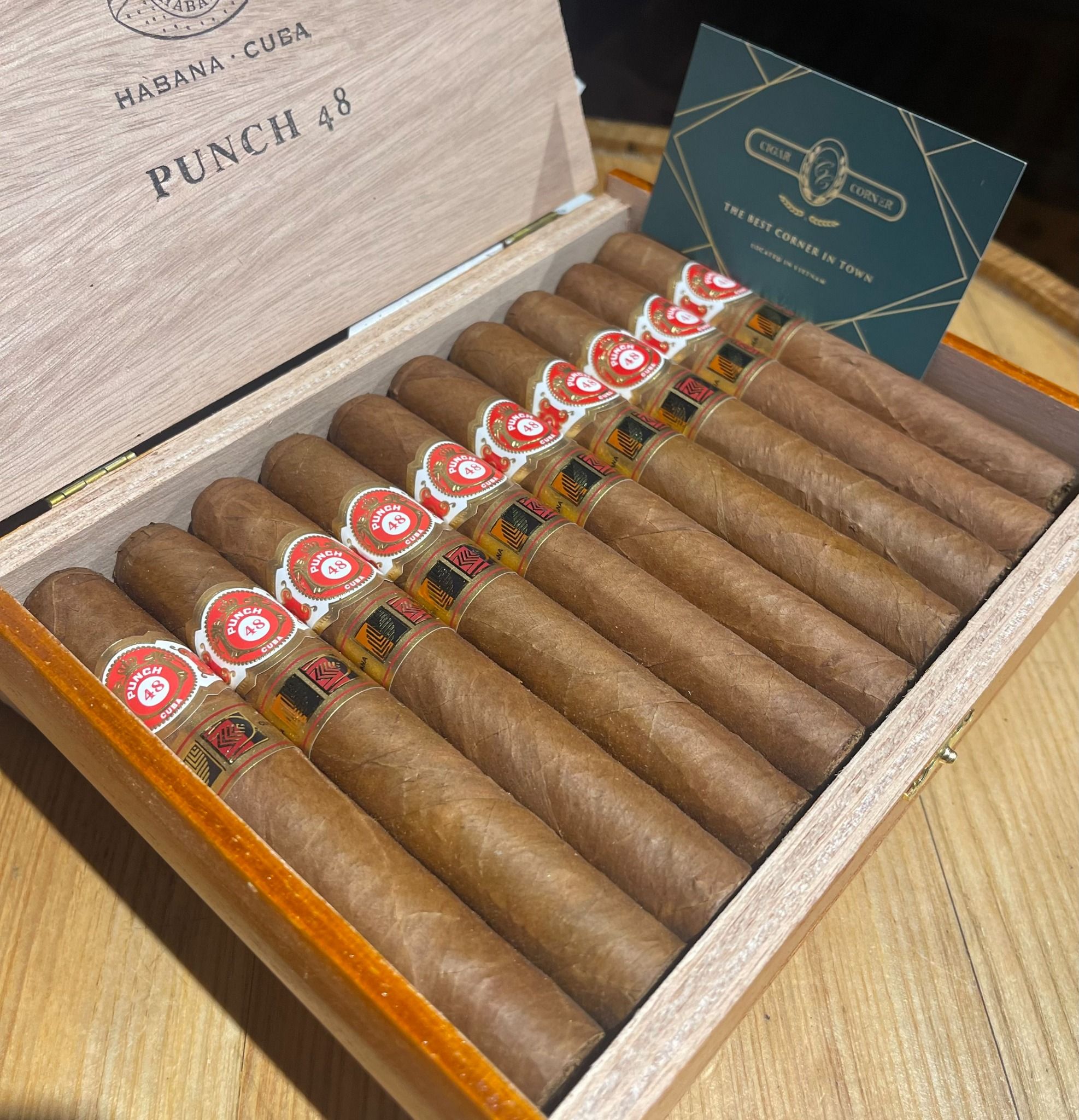 Punch 48 LCDH Cigar Corner