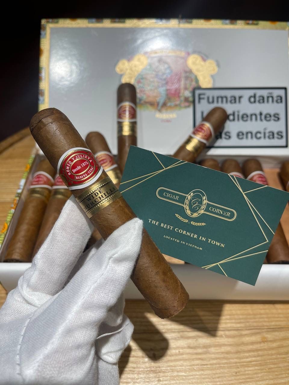 Romeo Y Julieta Wide Churchill25s (Giá Liên hệ) Cigar Corner