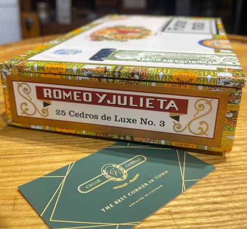 Romeo Y Julieta Cedros de Luxe NO.3 (Giá: Liên hệ)