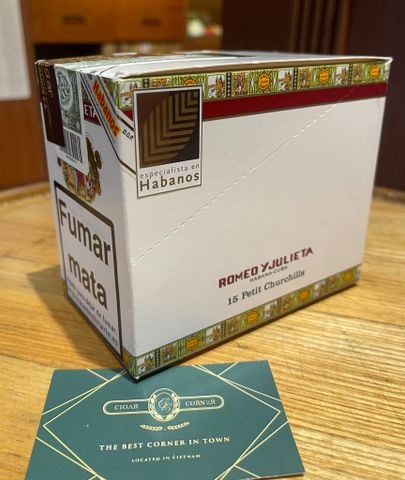 Romeo y Julieta Petit Churchills 15 Tubos (Giá: Liên hệ)