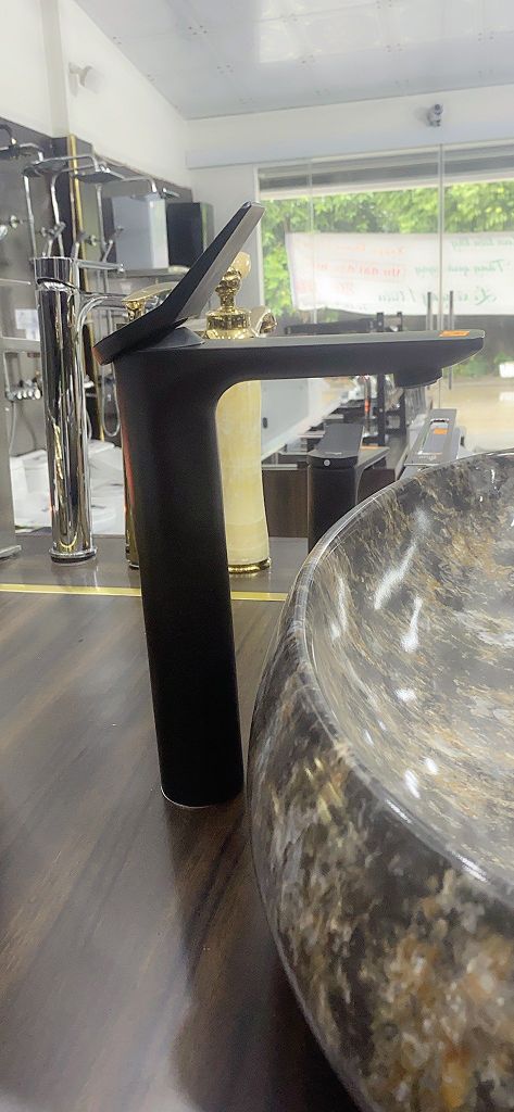 Vòi Rửa Mặt Đen Nano V003B LUX