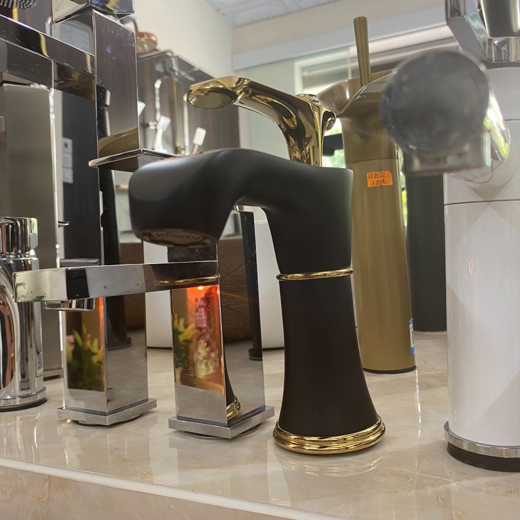 Vòi Lavabo Đen Vàng V-3002