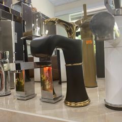 Vòi Lavabo Đen Vàng V-3002