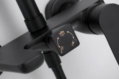 Sen cây tắm cao cấp K06731B màu đen