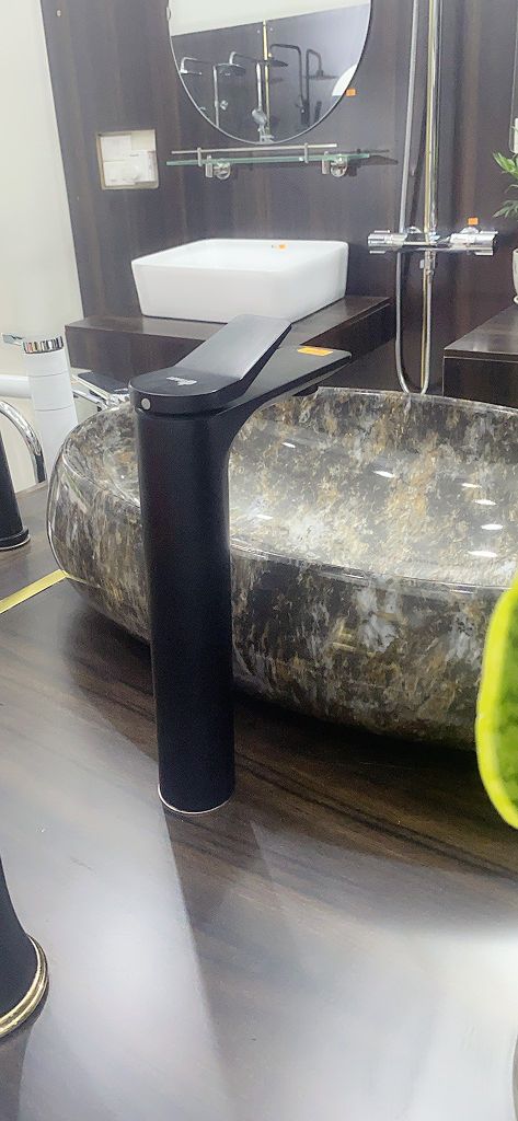 Vòi Rửa Mặt Đen Nano V003B LUX