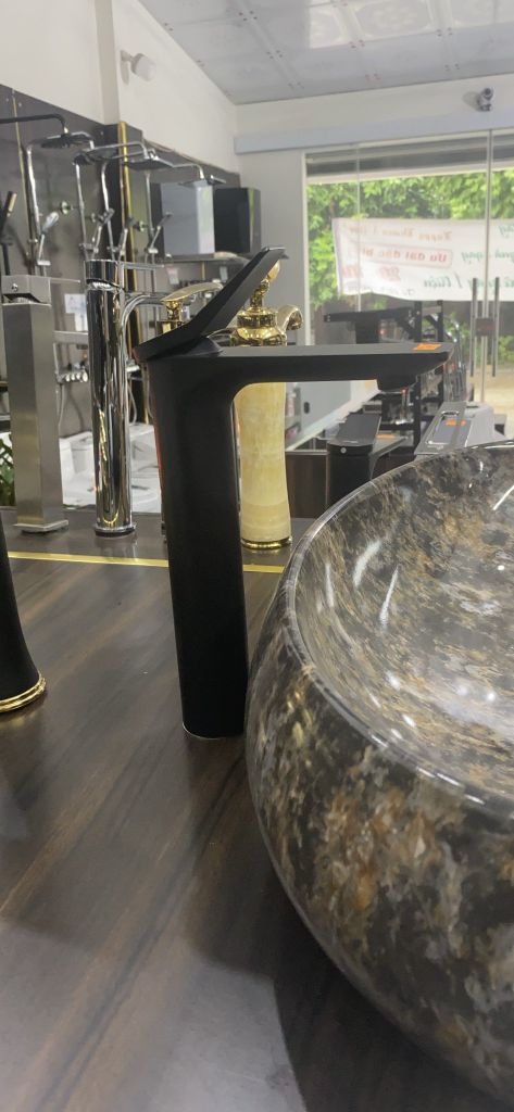 Vòi Rửa Mặt Đen Nano V003B LUX