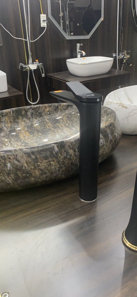 Vòi Rửa Mặt Đen Nano V003B LUX