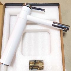 Vòi Rửa Mặt Trắng 7011