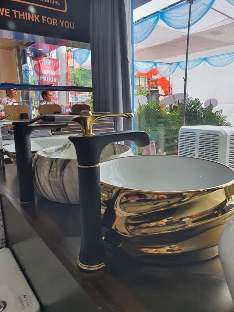 Vòi Lavabo Đen Vàng V-3002B