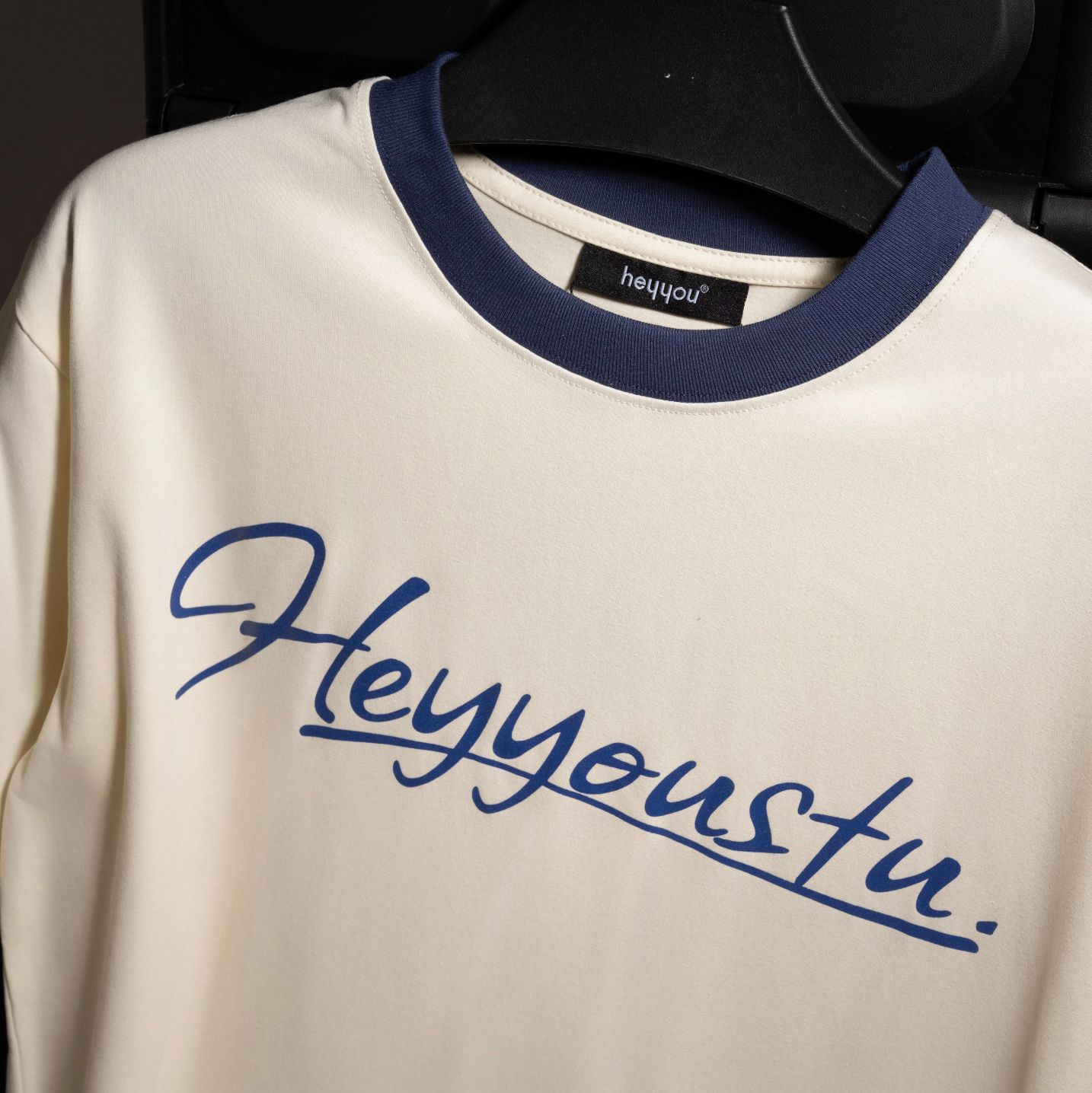  HEYYOUSTU THE SIGN TEE 