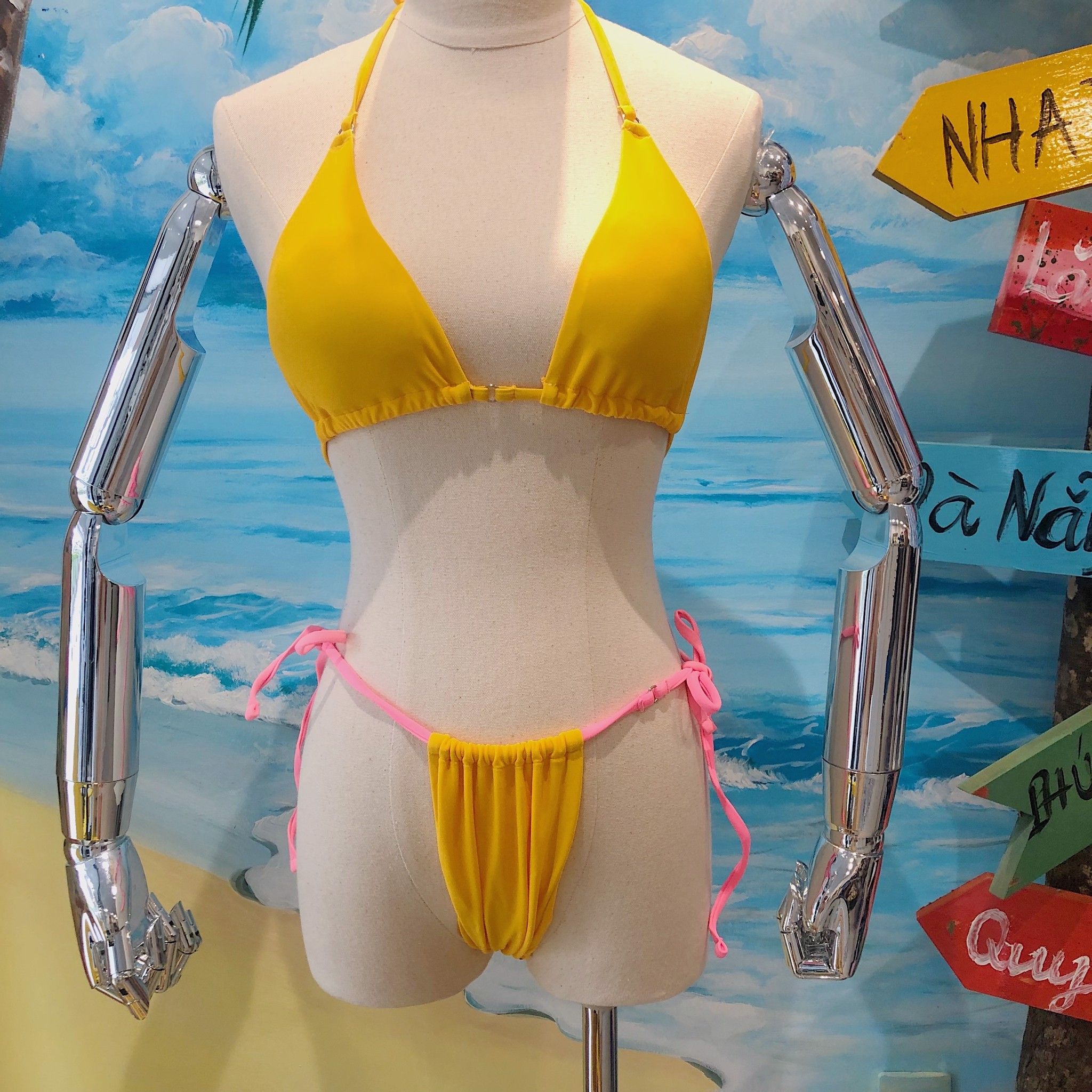  2BN59- bikini lọt khe vàng 