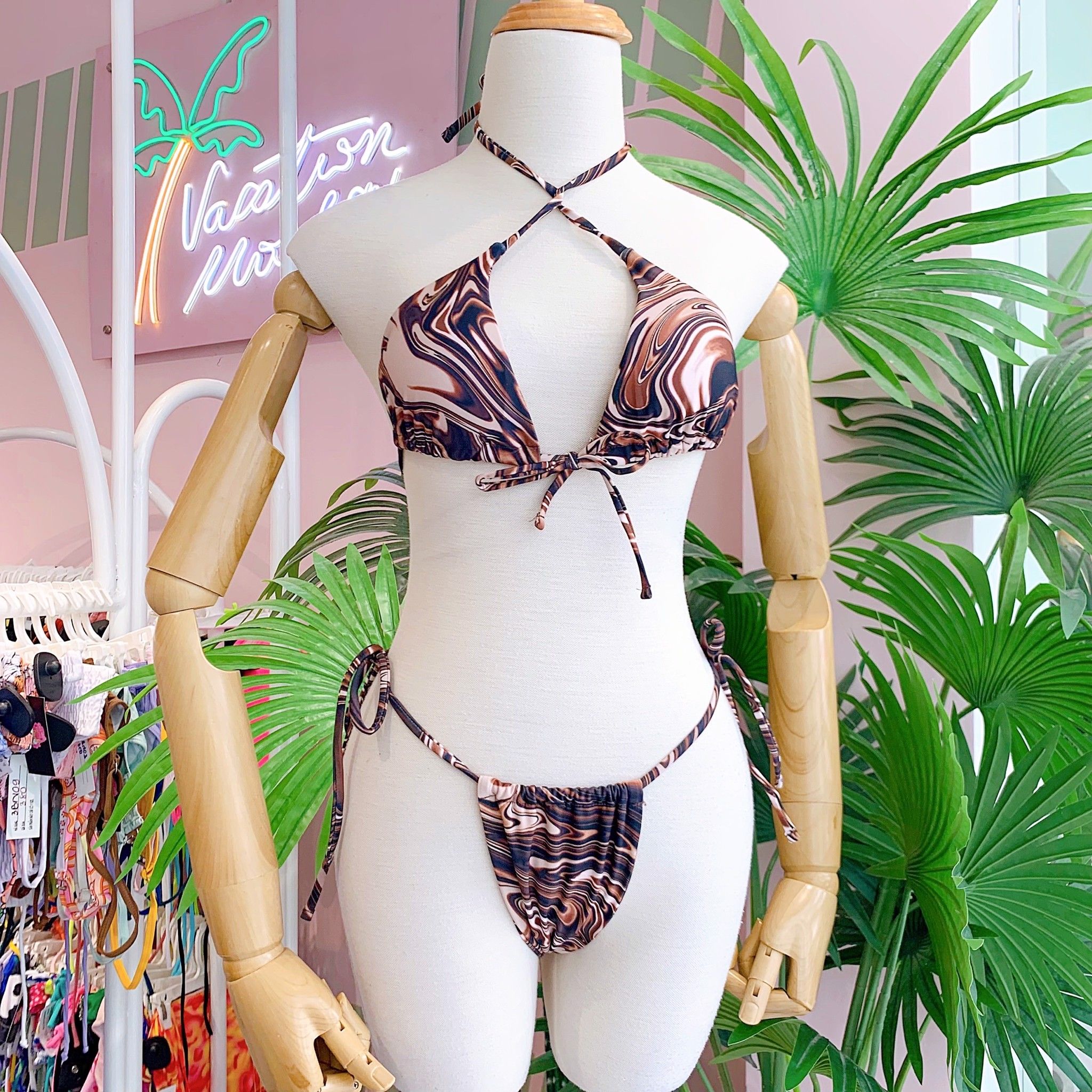  4BN159- set bikini loang kèm váy lưới 