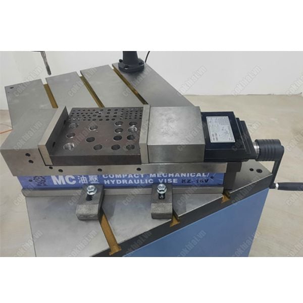 Bàn cơ khí rãnh T Unifast 900x600x800