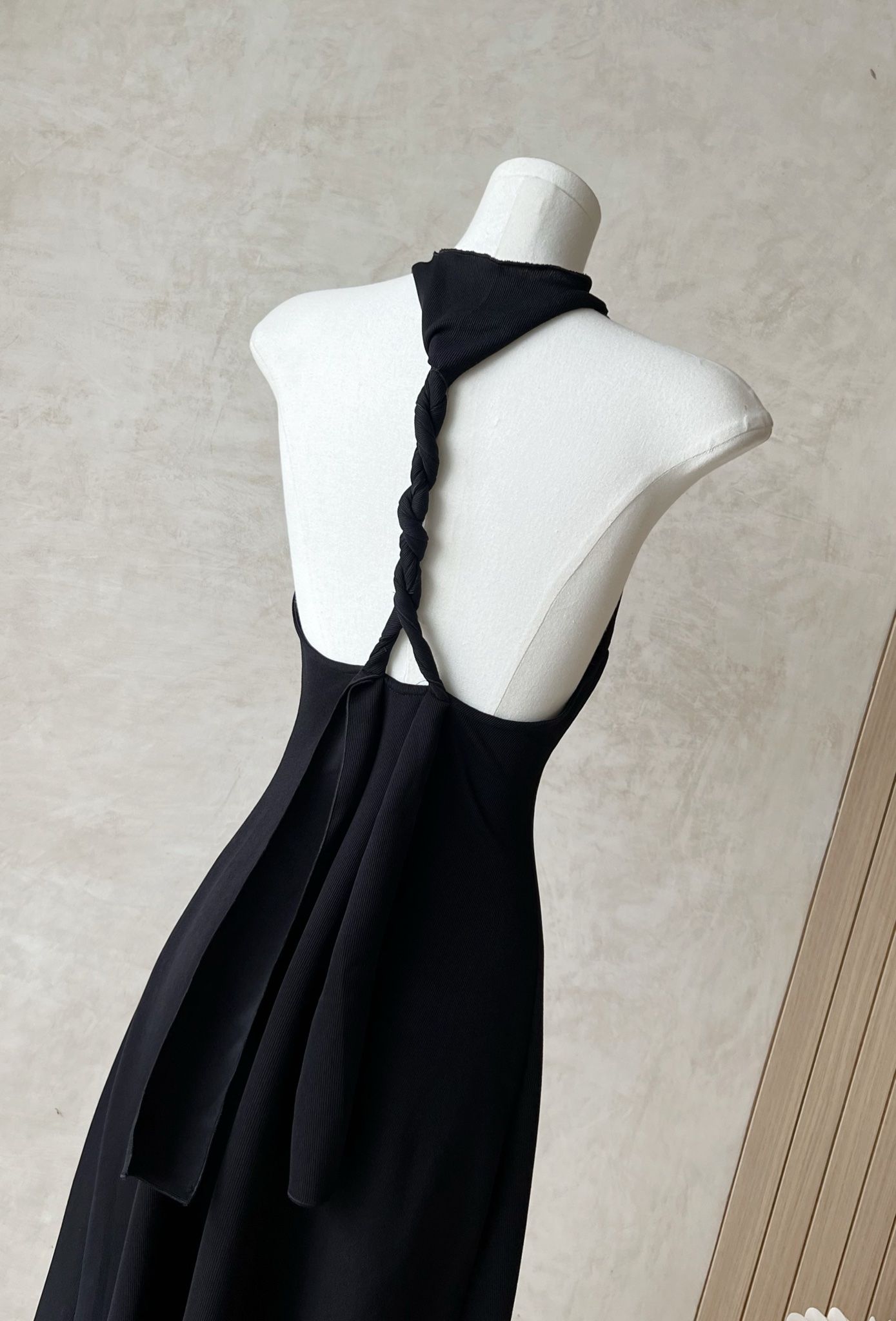 Đầm Thun Xoắn Hở Lưng