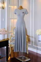 Đầm Thun Trơn Kèm Hoa