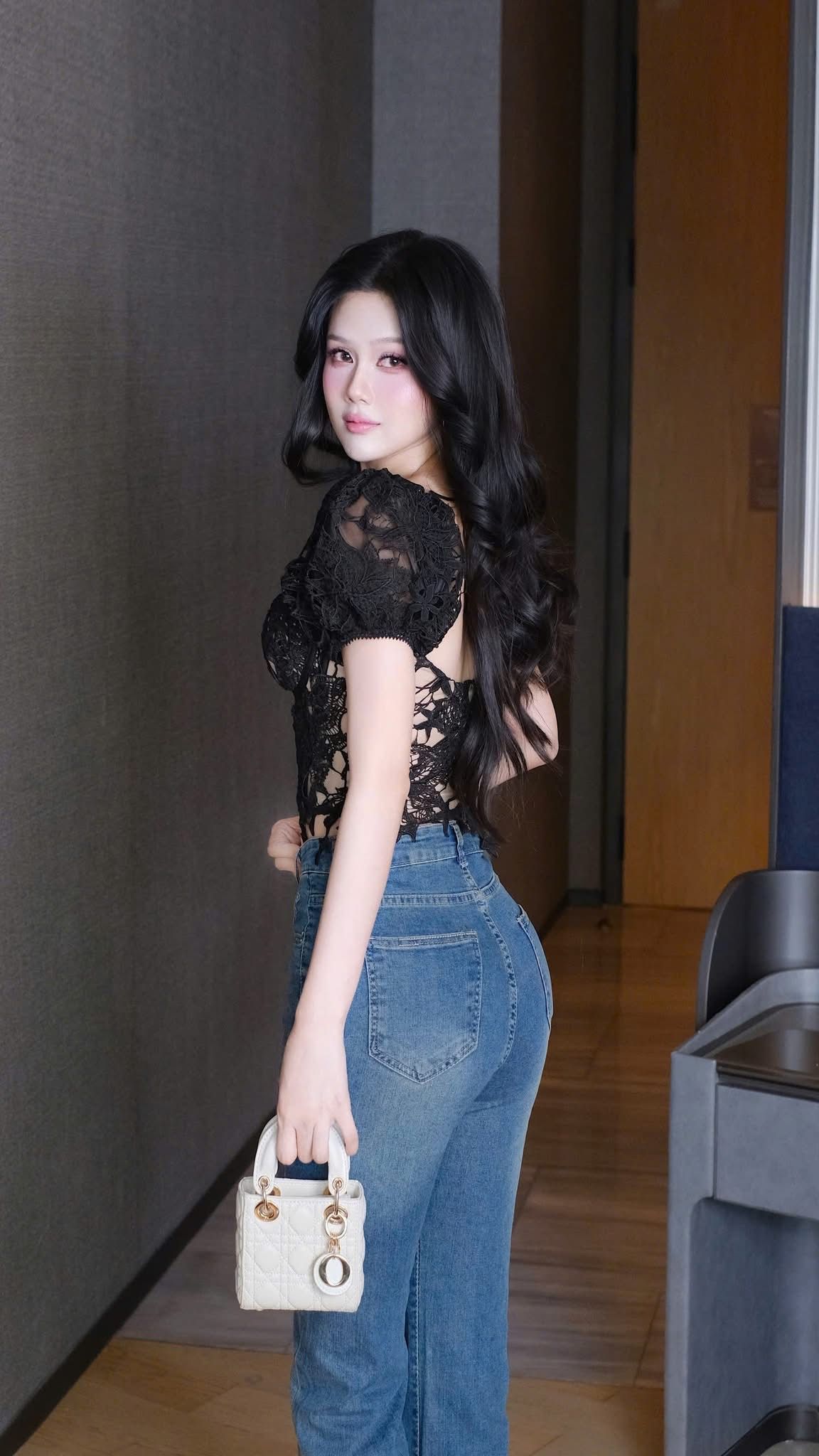 Áo Lưới Nền Ren Tay Phồng