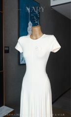 Đầm Thun Trơn Kèm Hoa