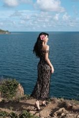 Đầm Ren Bẹt Vai kèm Charm