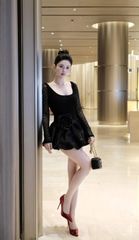 Đầm Ren Cổ U Đính Bông