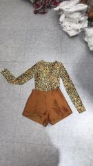 Quần Short Nút Gỗ