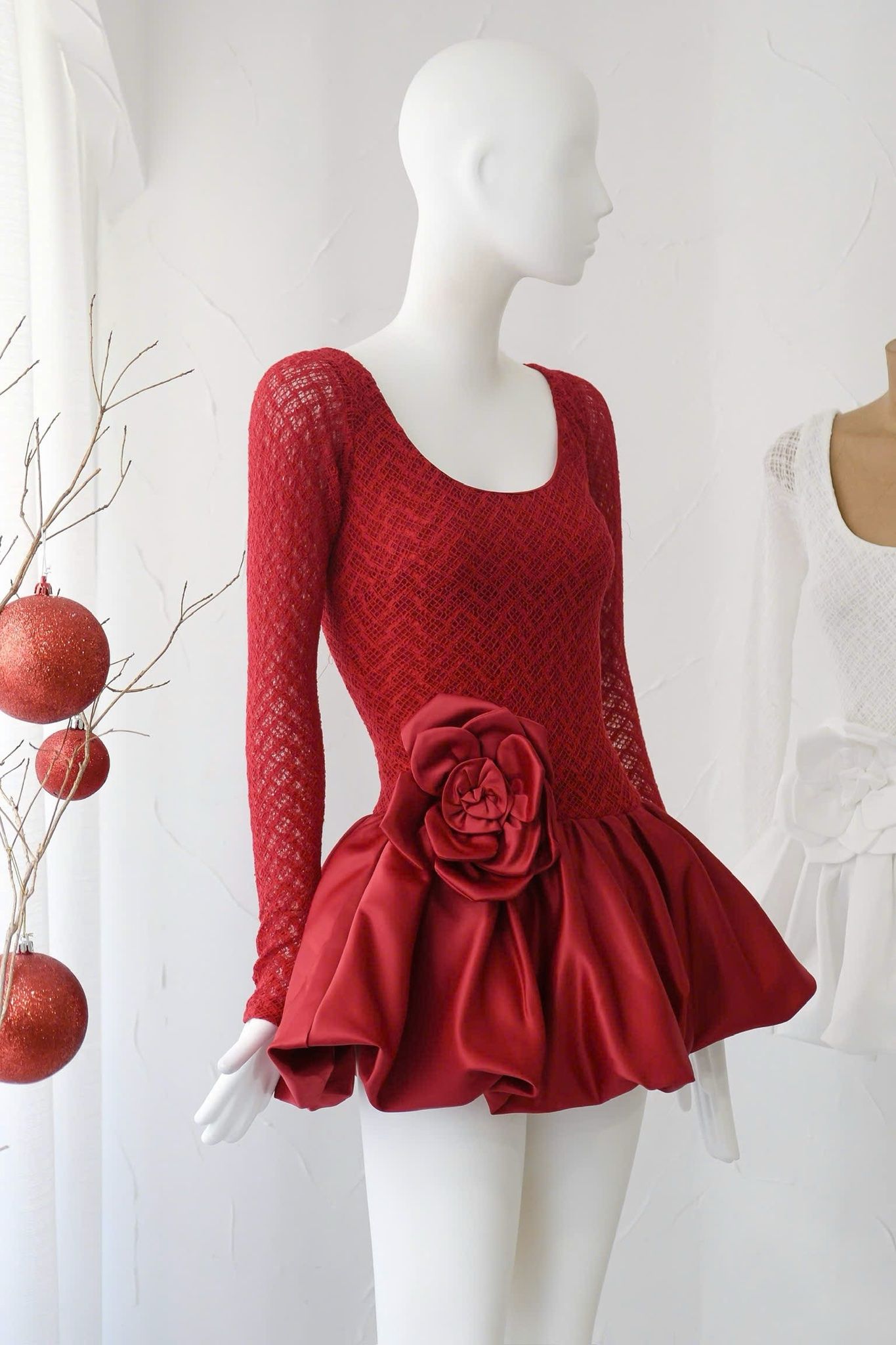 Đầm Ren Cổ U Đính Bông