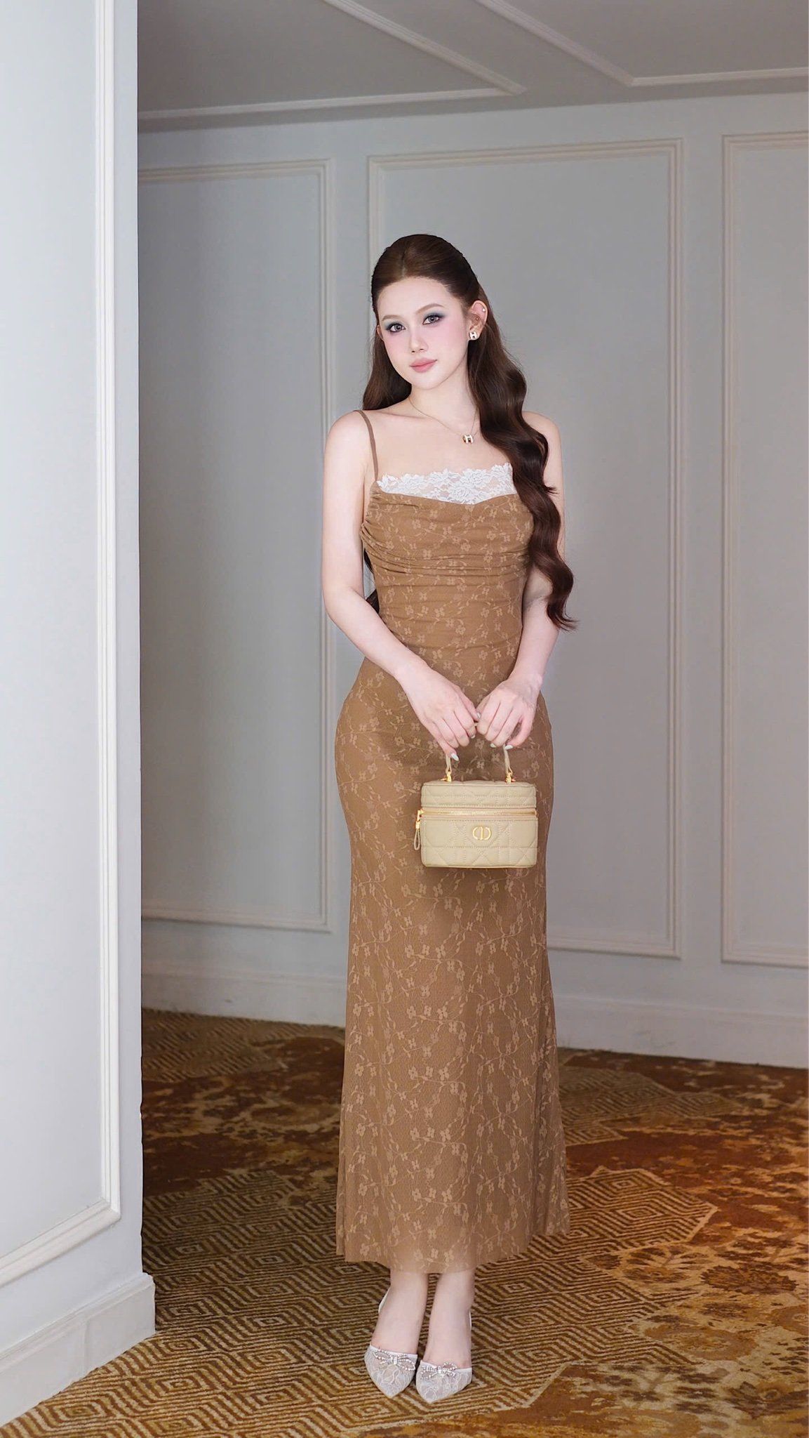 Đầm Cổ Đổ Cột Dây Sau