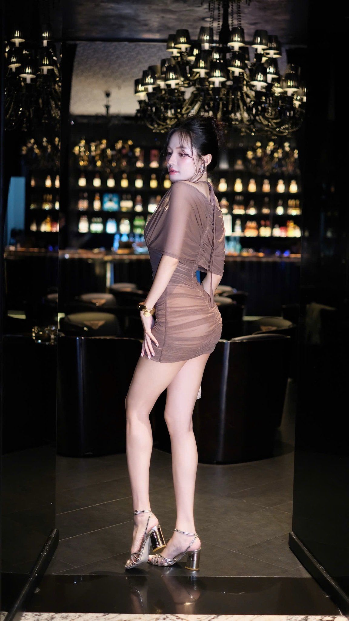 Đầm Thun Lưới Yếm Nút Vàng