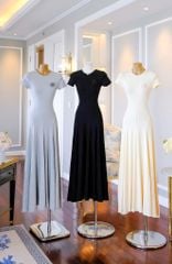 Đầm Thun Trơn Kèm Hoa