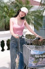 Áo Thun Cổ U Thêu Chữ