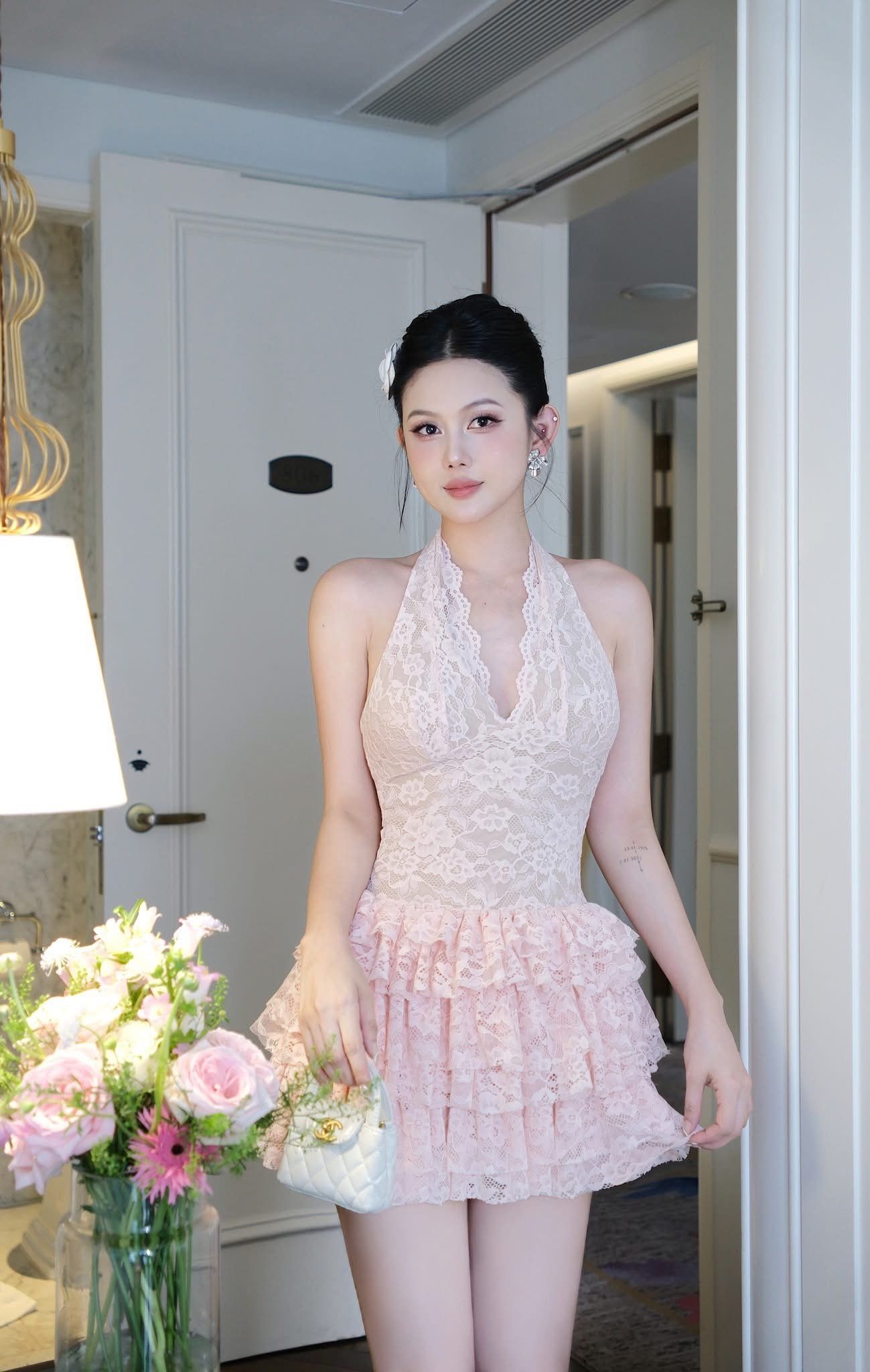 Đầm Ren Yếm Tầng