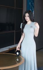 Đầm Thun Trơn Kèm Hoa