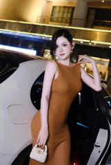 Đầm Ren Đuôi Cá Hở Lưng