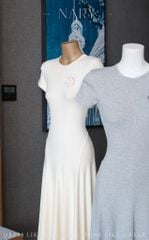 Đầm Thun Trơn Kèm Hoa