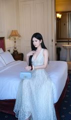 Đầm Ren Cổ V Sn
