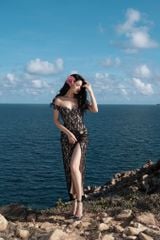 Đầm Ren Bẹt Vai kèm Charm