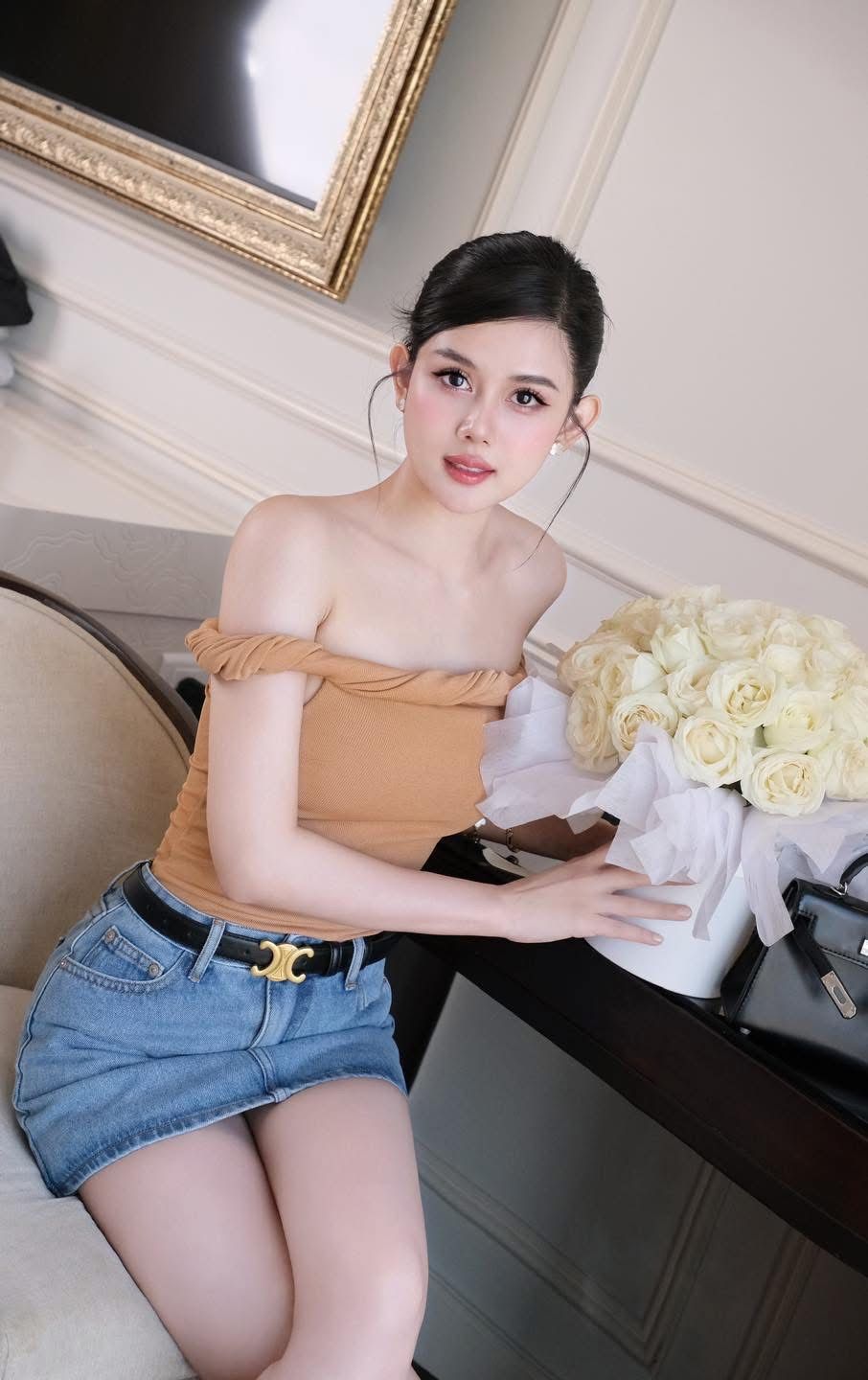 Áo Thun Bẹt Vai Xoắn