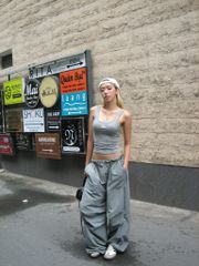 Áo Thun Cổ U Thêu Chữ