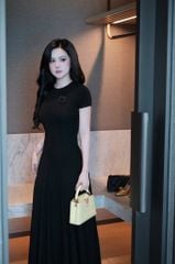 Đầm Thun Trơn Kèm Hoa