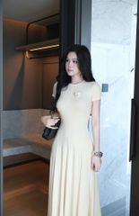 Đầm Thun Trơn Kèm Hoa