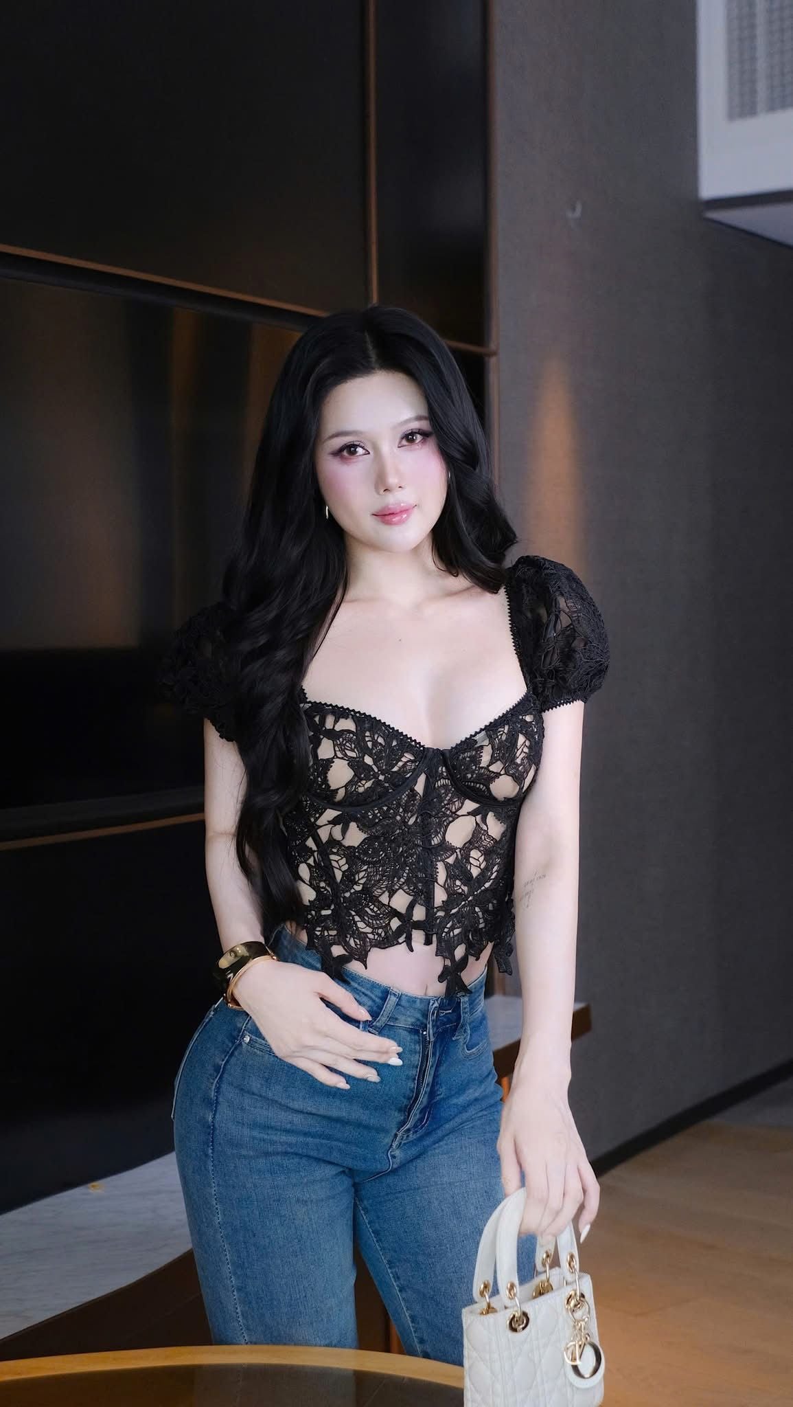 Áo Lưới Nền Ren Tay Phồng