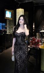 Đầm Ren Nền Hoa Đuôi Cá